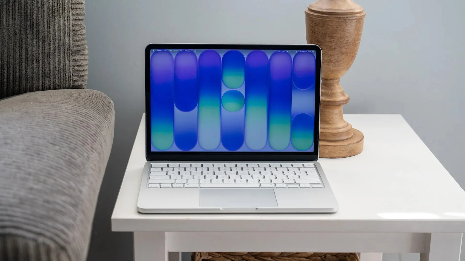 Компактный корпус и мощное железо. Хитовый MacBook внезапно подешевел 