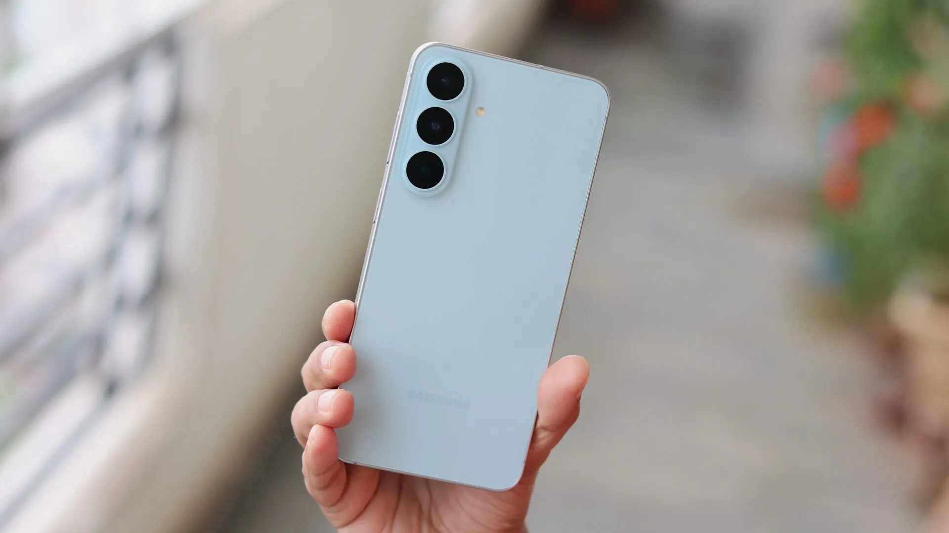 Что лучше — Google Pixel 10a или Samsung Galaxy S26 FE? Выбираем самый надежный субфлагман