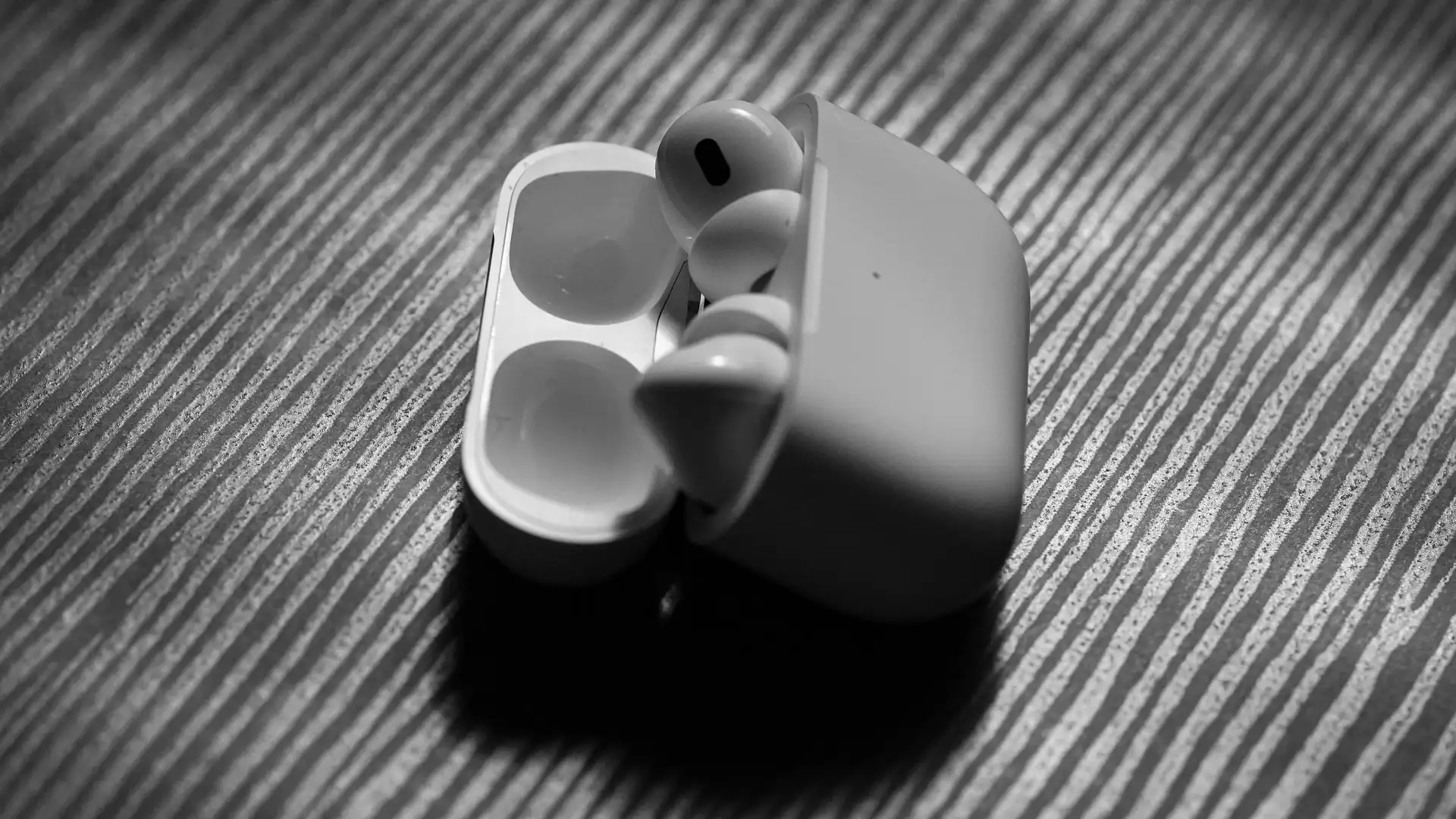 Какие наушники Apple стоит брать в начале осени? Советуем AirPods 4 и легендарную гарнитуру серии Pro