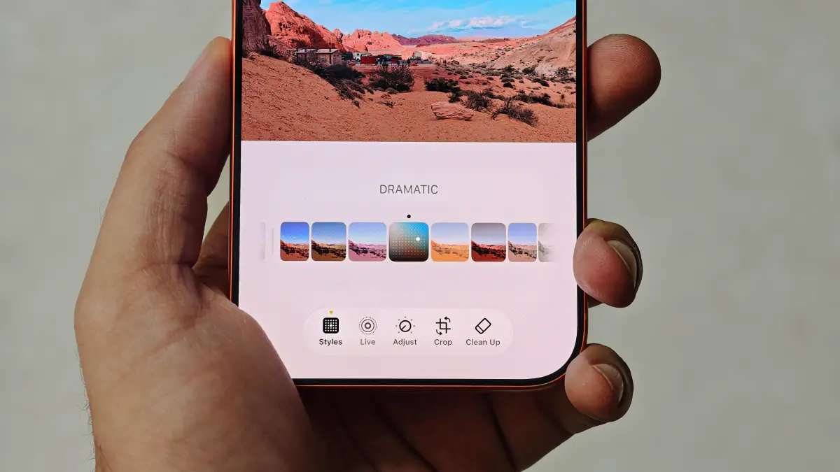 Apple кинула пользователей старых iPhone. Компания обещала им новую фишку камеры, но передумала