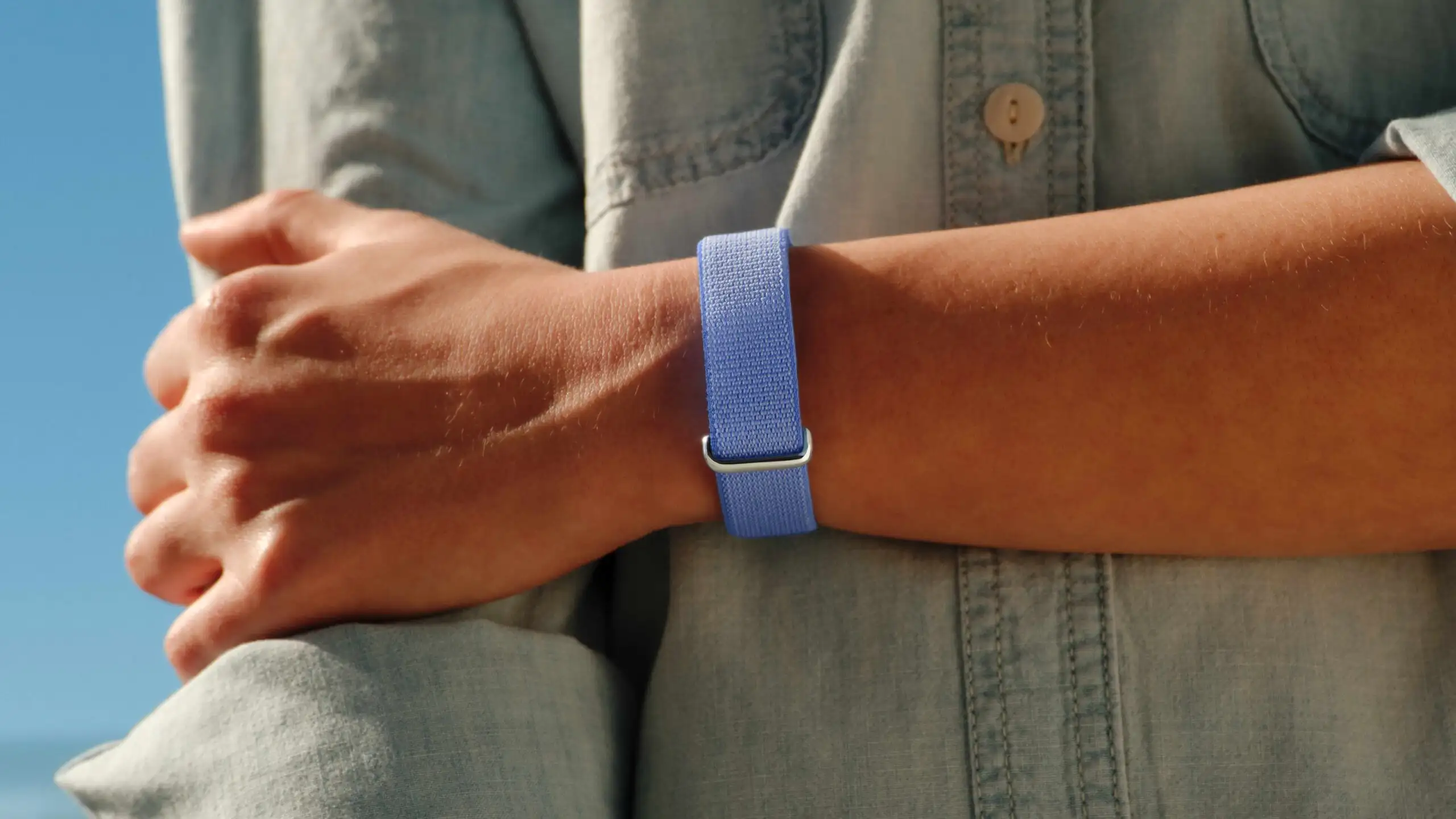 Самое время брать Google Fitbit Air. Лучший фитнес-трекер без экрана отдают по низкой цене