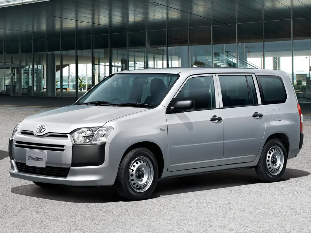 Практичный, но уродливый Toyota Probox стоит меньше 2 млн рублей. Насколько это выгодная цена?