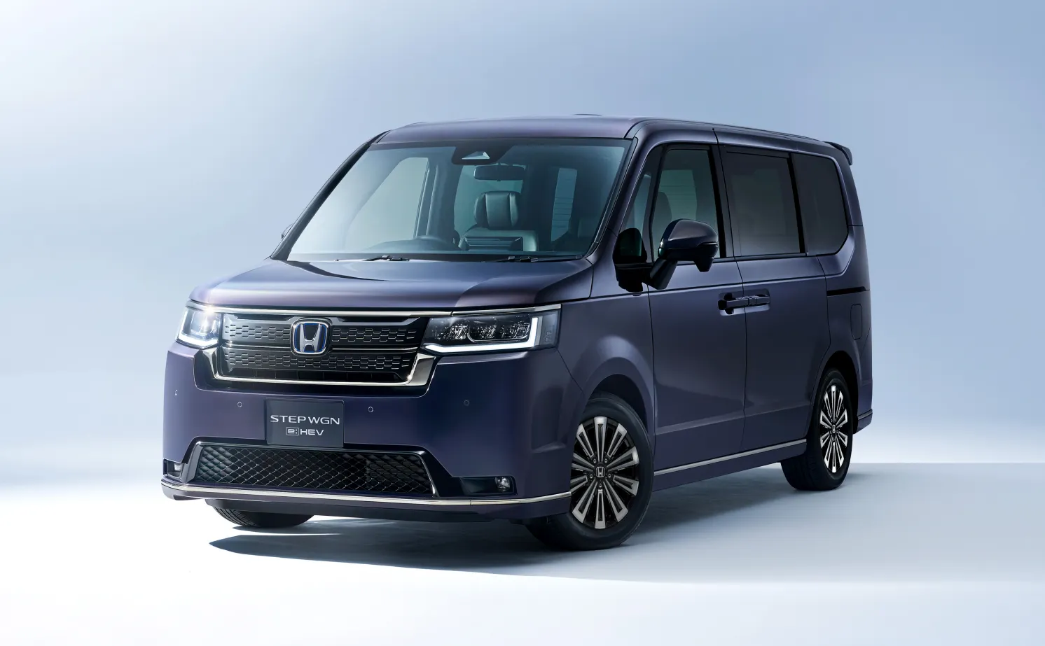 Семиместная Honda с полным приводом появилась в России. Японский семейный автомобиль можно взять по выгодной цене