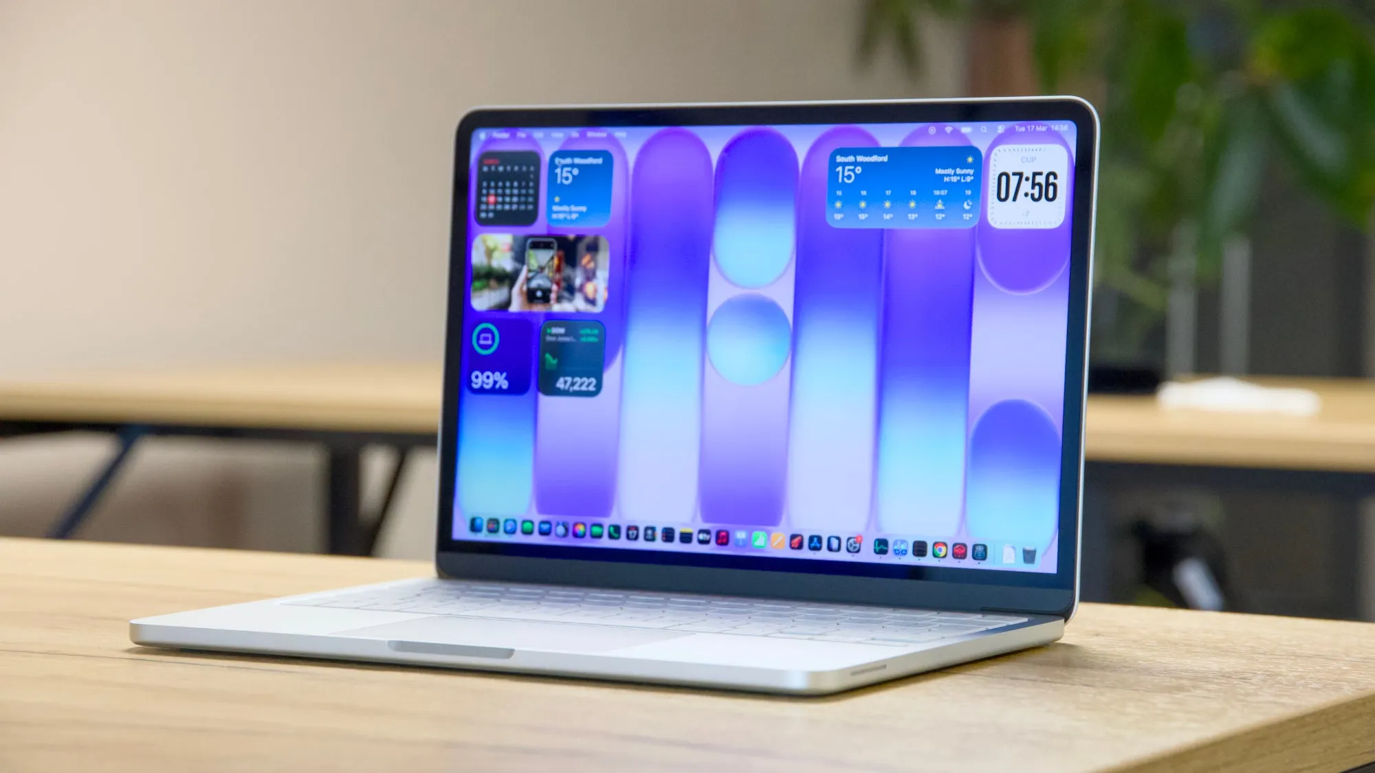 Этот макбук я бы взял вместо свежего MacBook Pro M5. Он идеален для учебы и работы