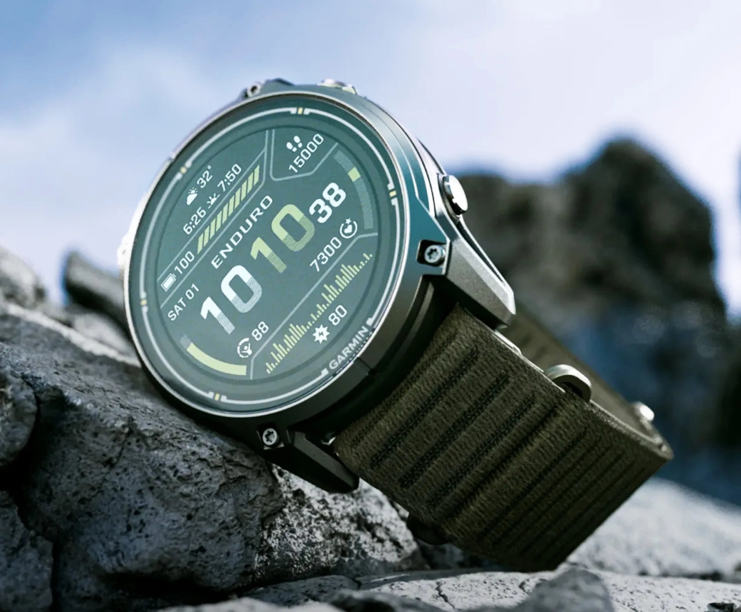 Garmin выпустила часы с бесконечной автономностью. У них уникальный дисплей и флагманские фишки