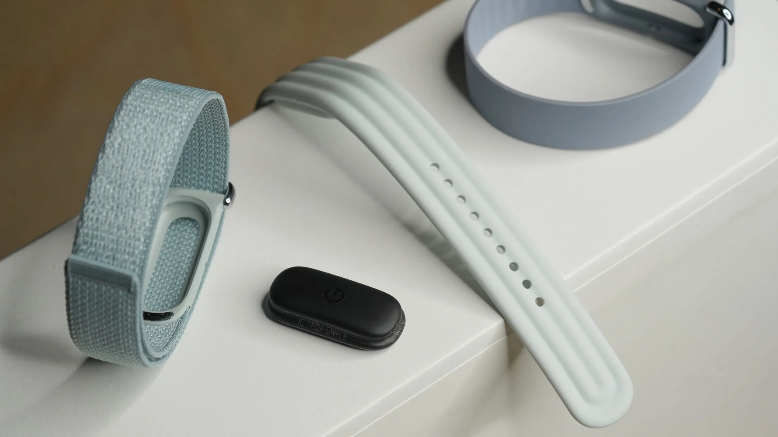 Срочно хватаем Google Fitbit Air по самой низкой цене. Лучший фитнес-браслет для отслеживания здоровья без подписок