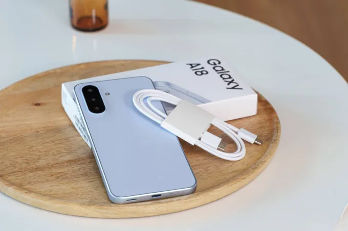 Samsung Galaxy 18 4G