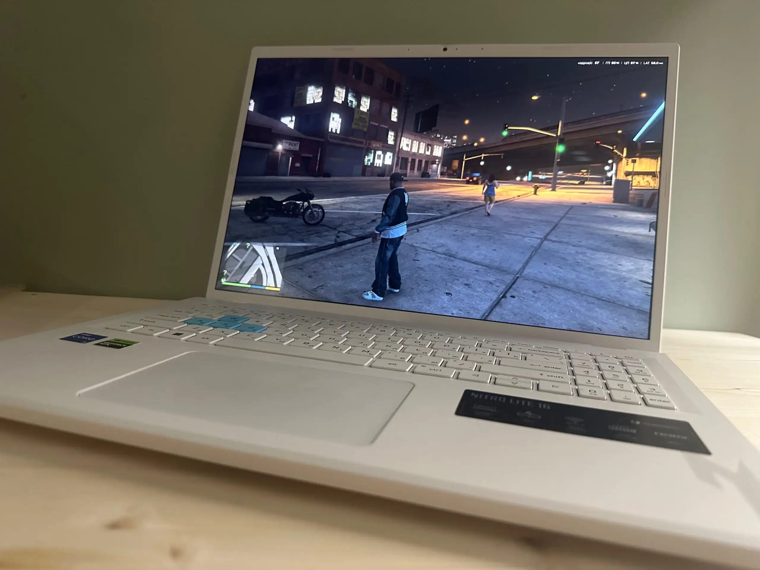 Ноутбук Acer Nitro Lite 16 – одна из лучших недорогих геймерских моделей. У игрового ПК большой экран 165 Гц и достойная мощность