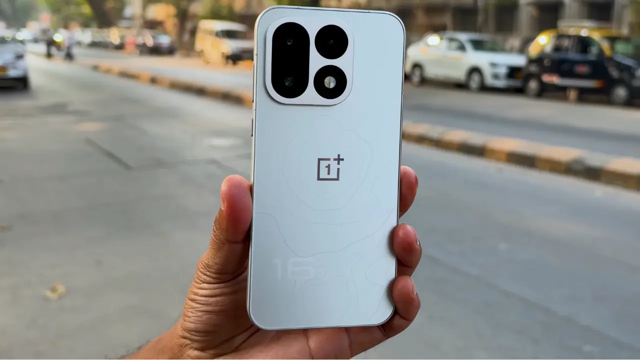 В чем разница между OnePlus 15 и новым OnePlus 16? У свежего флагмана есть два преимущества