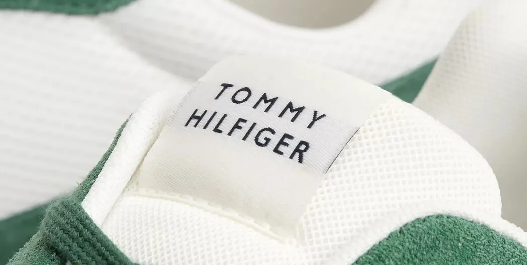Кроссовки от Tommy Hilfiger теперь можно урвать за копейки. 3 модели с сочными скидками