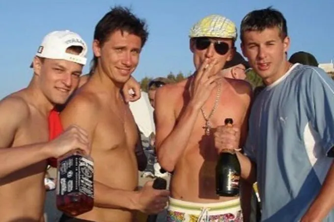 Тимур Батрутдинов и Павел Воля (в центре) на фестивале Comedy Club на Сицилии в 2007 году (фото: соцсети Воли)