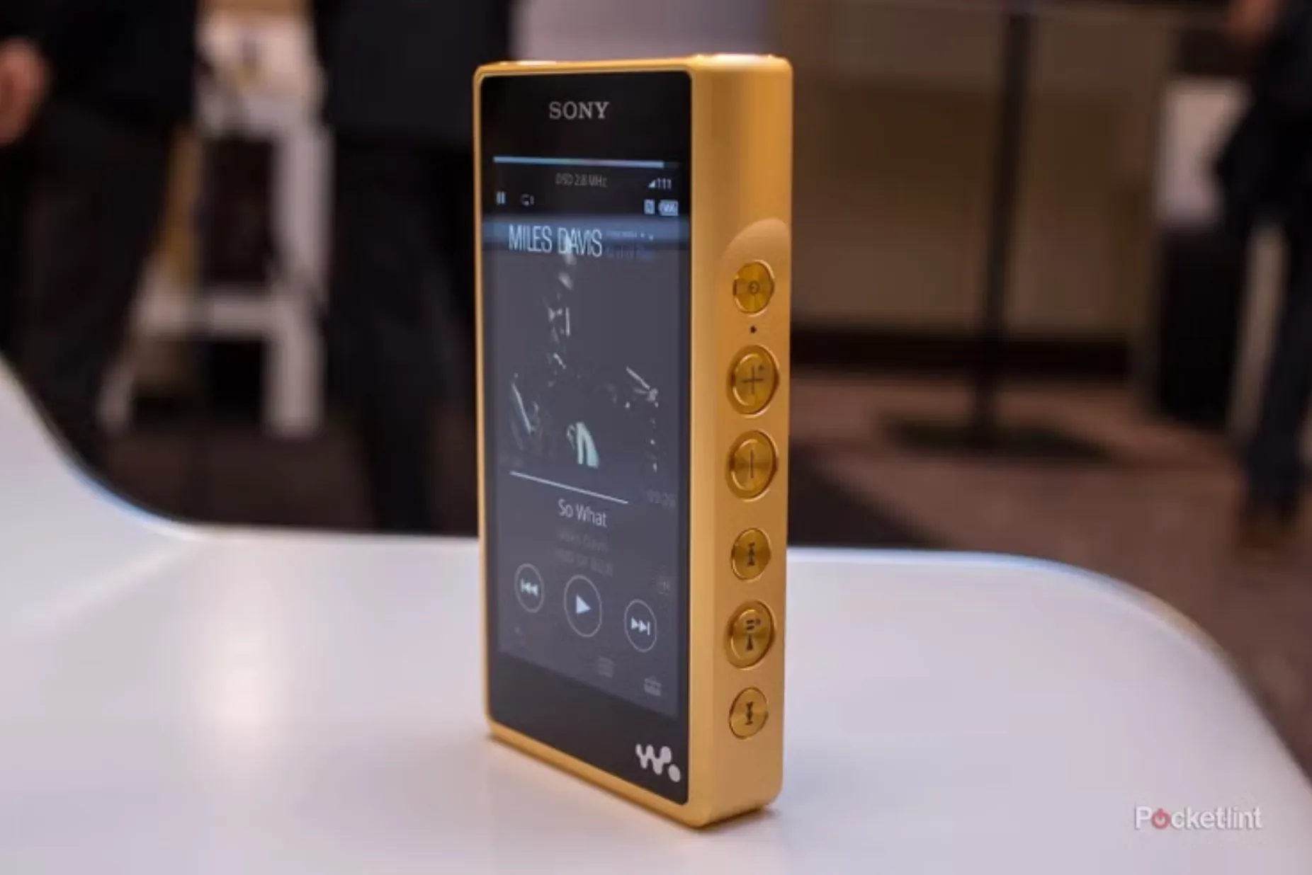 Сколько?! Новый плеер Sony Walkman получит медный корпус и безумную цену