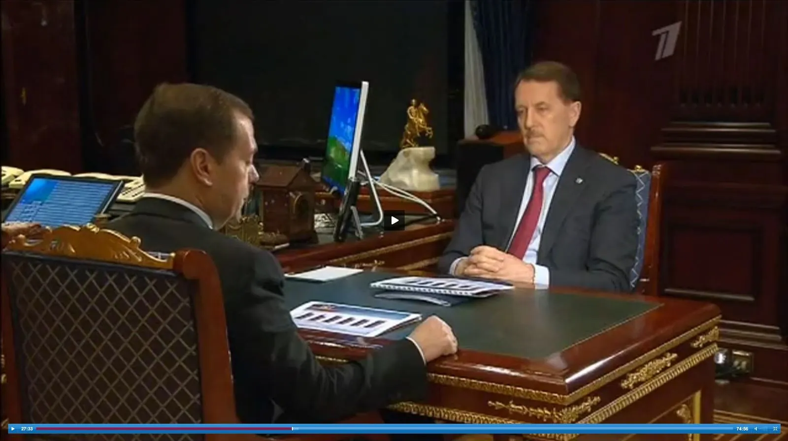 Кажется, Путин - фанат Windows XP. Система вышла во время ...