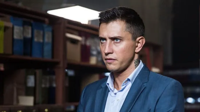 Тату у павла прилучного на шее настоящая